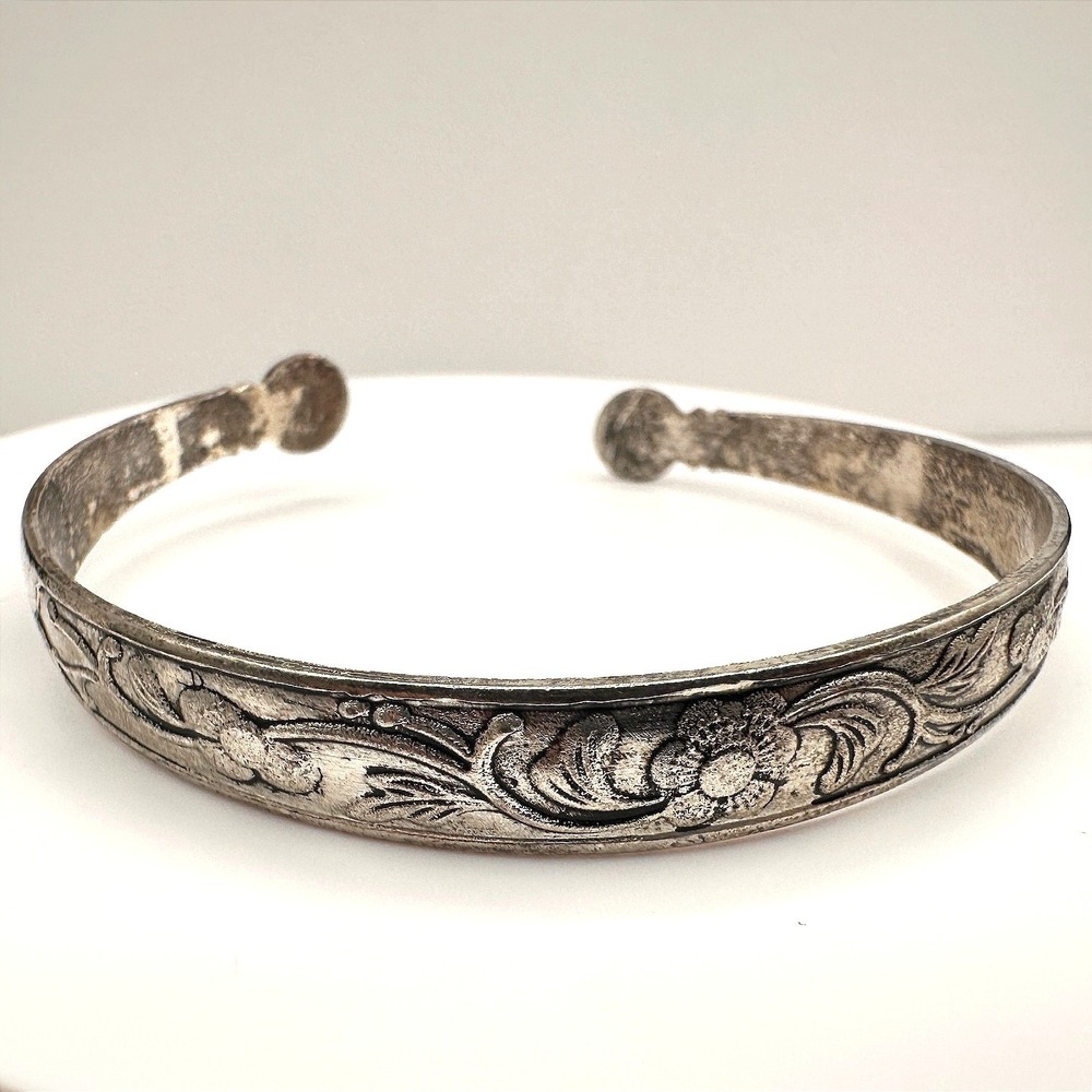 Vintage Silver Tone Floral Hand Bracelet Engraved Boho Statement Jewelry 90s Y2K